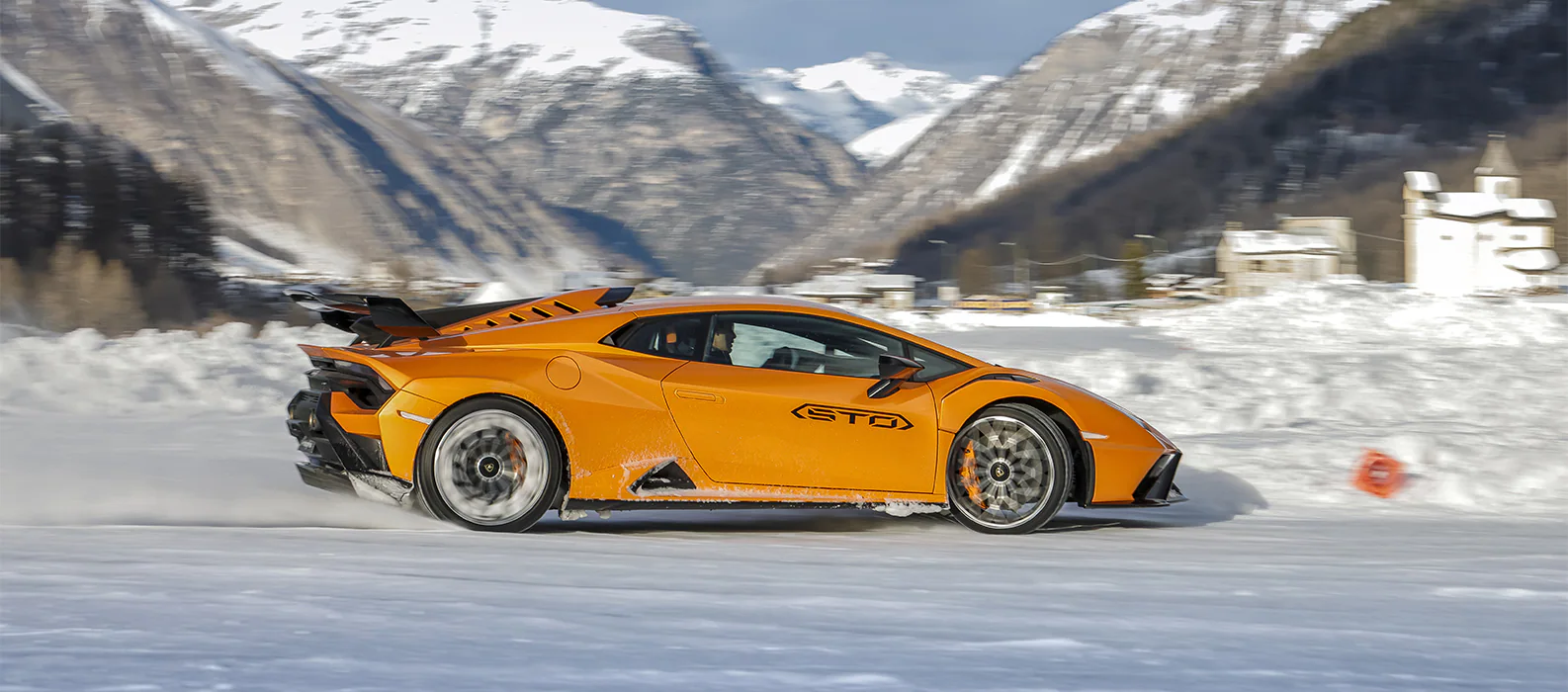 LAMBORGHINI ESPERIENZA NEVE 2023 - ランボルギーニ大阪